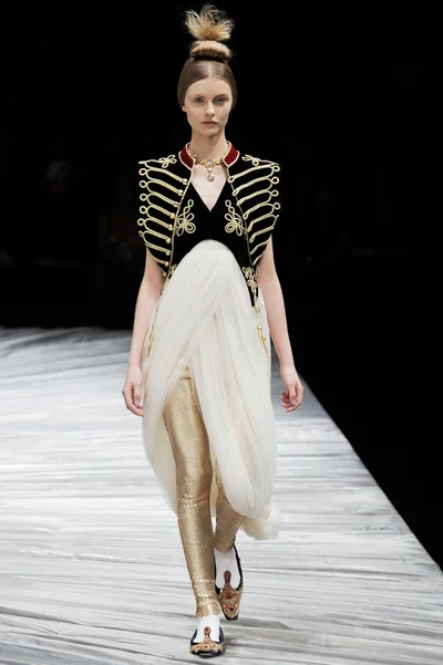 Look 25